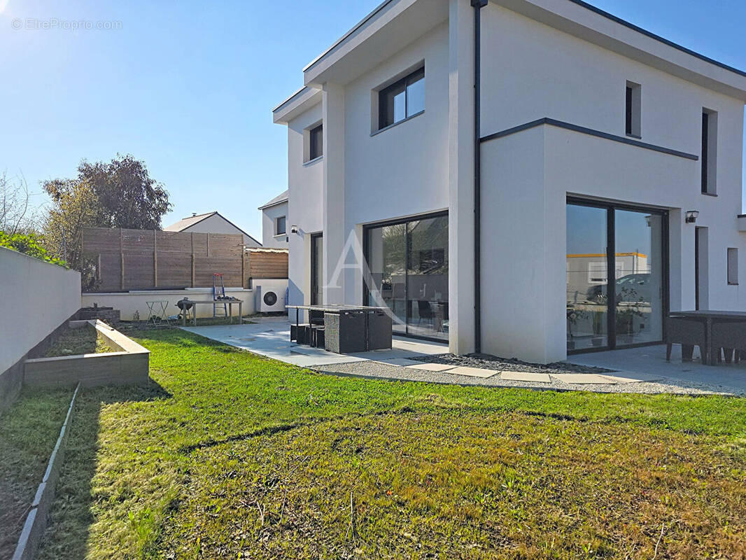 Maison à MONTREUIL-JUIGNE