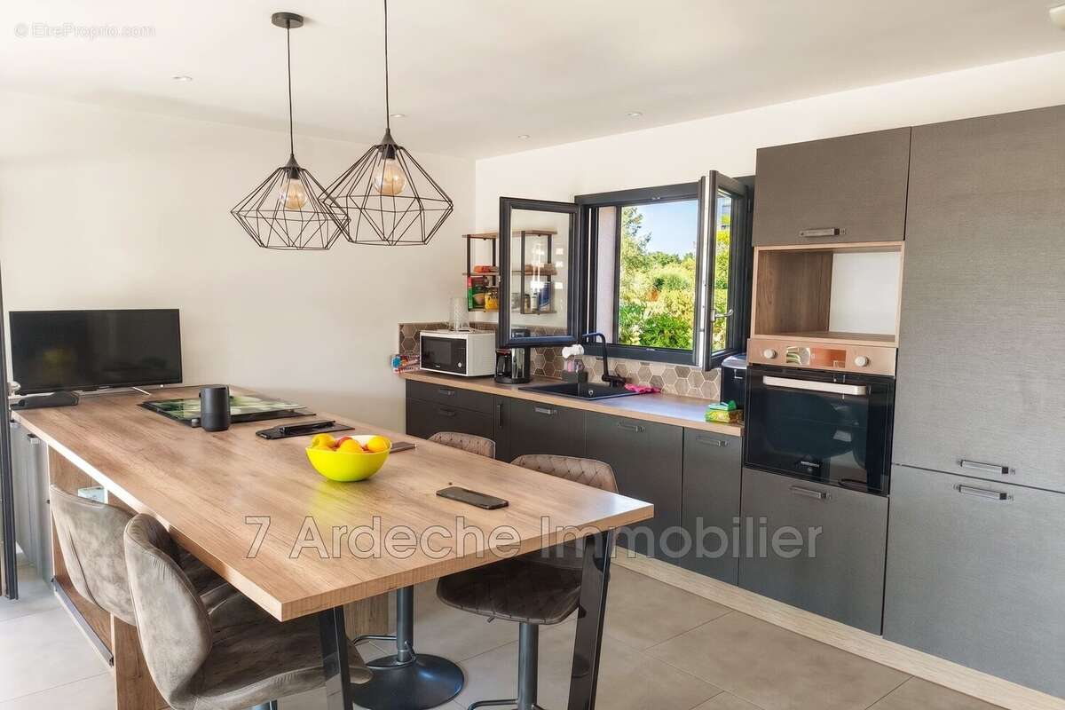 Maison 102 m² à Villeneuve-De-Berg  - photo 3