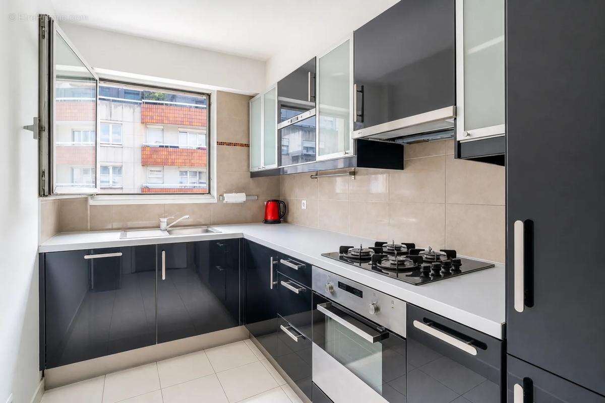 Appartement à COURBEVOIE