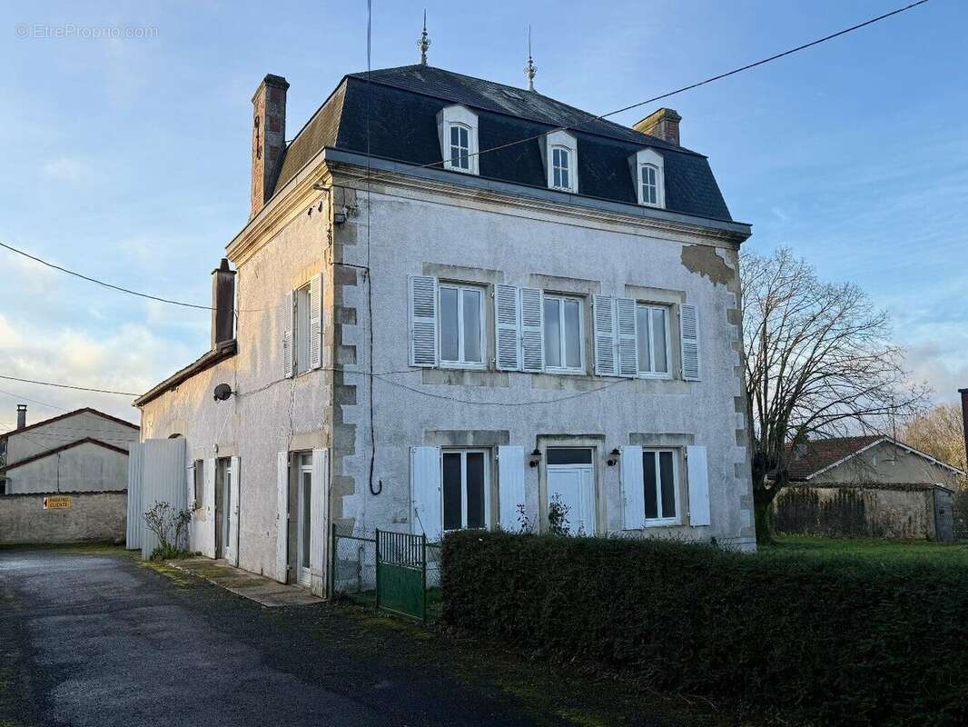Maison à SAINT-PIERRE-D'EXIDEUIL