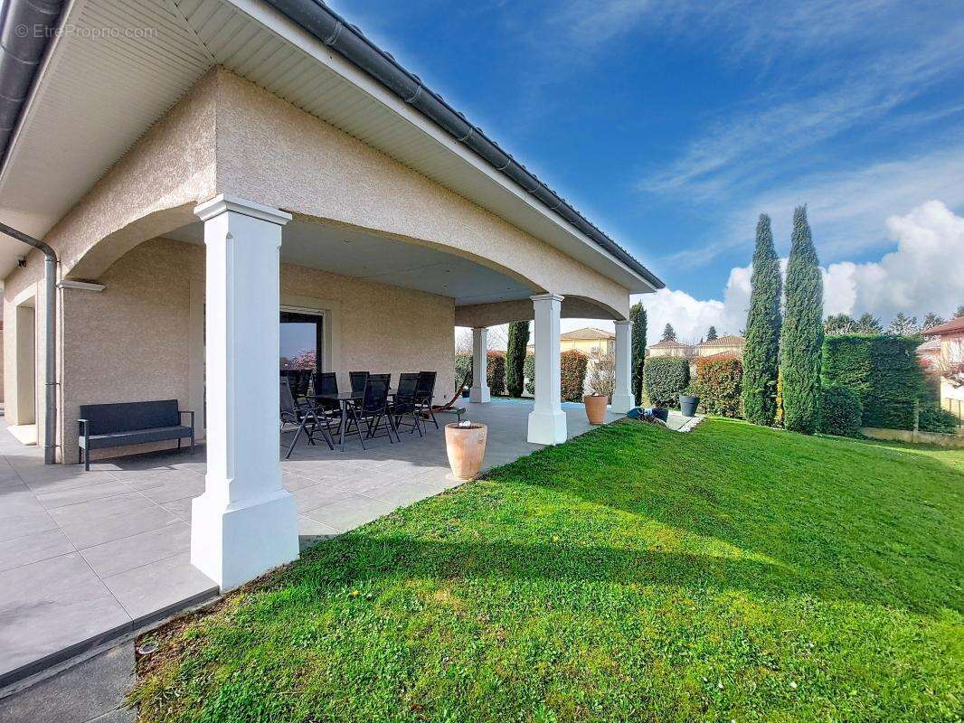 Maison à SAINT-BONNET-DE-MURE