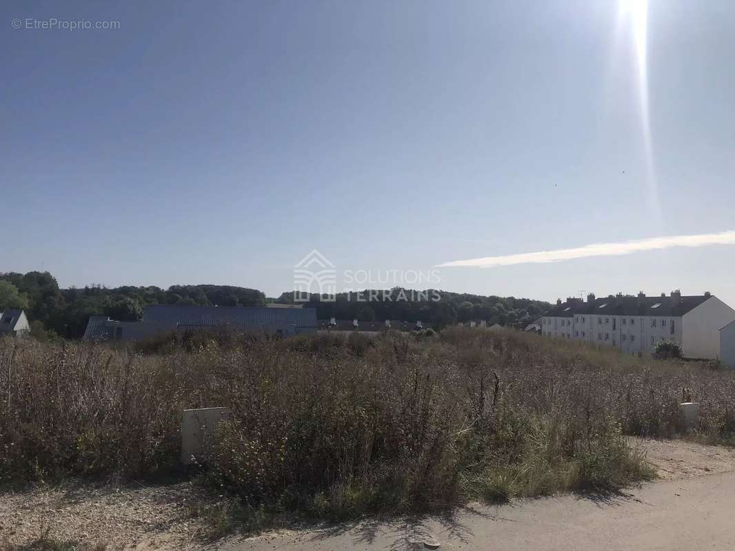 Terrain à LORREZ-LE-BOCAGE-PREAUX