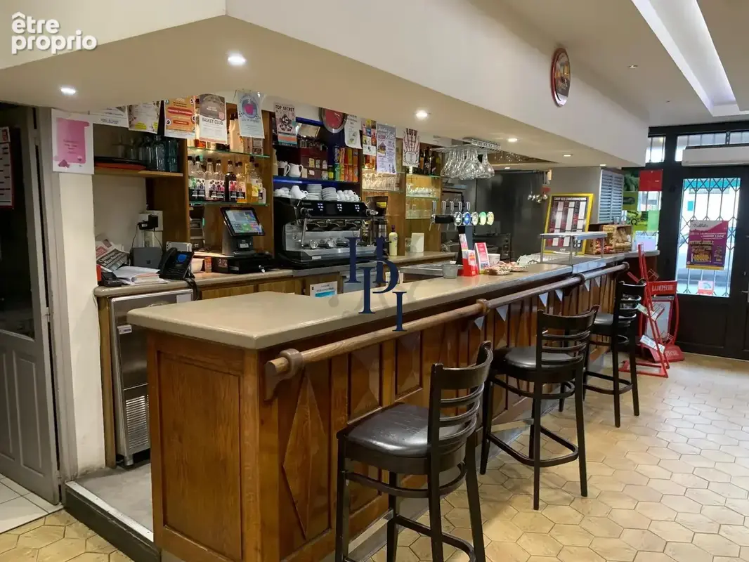 Vente immeuble avec fonds de commerce et deux appartements Lacaune - photo 2