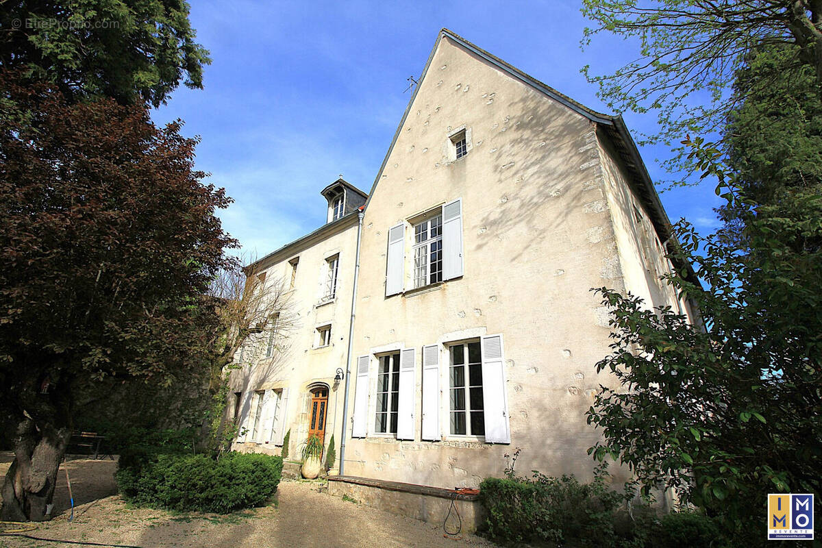 Maison à MEHUN-SUR-YEVRE