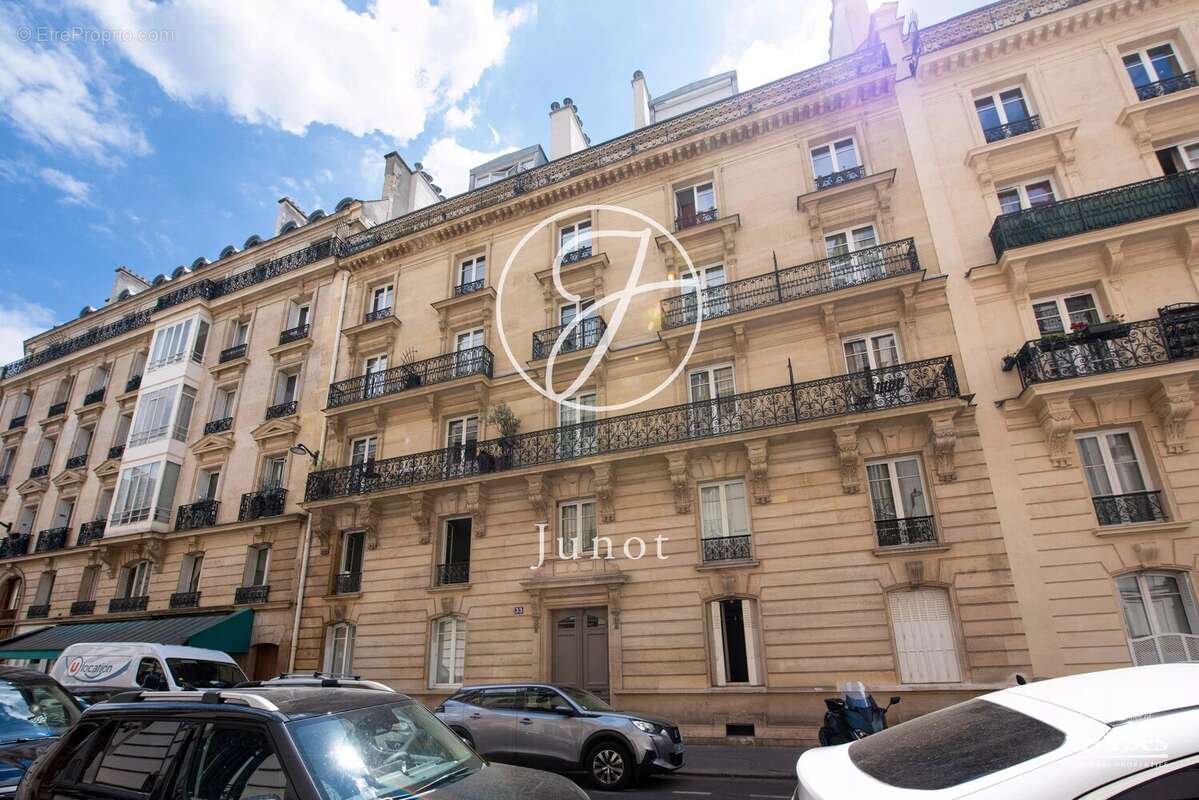Appartement à PARIS-16E