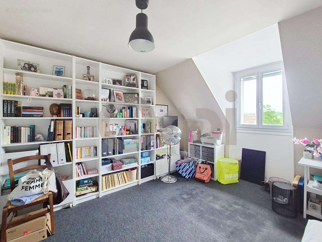 Appartement à LE LARDIN-SAINT-LAZARE