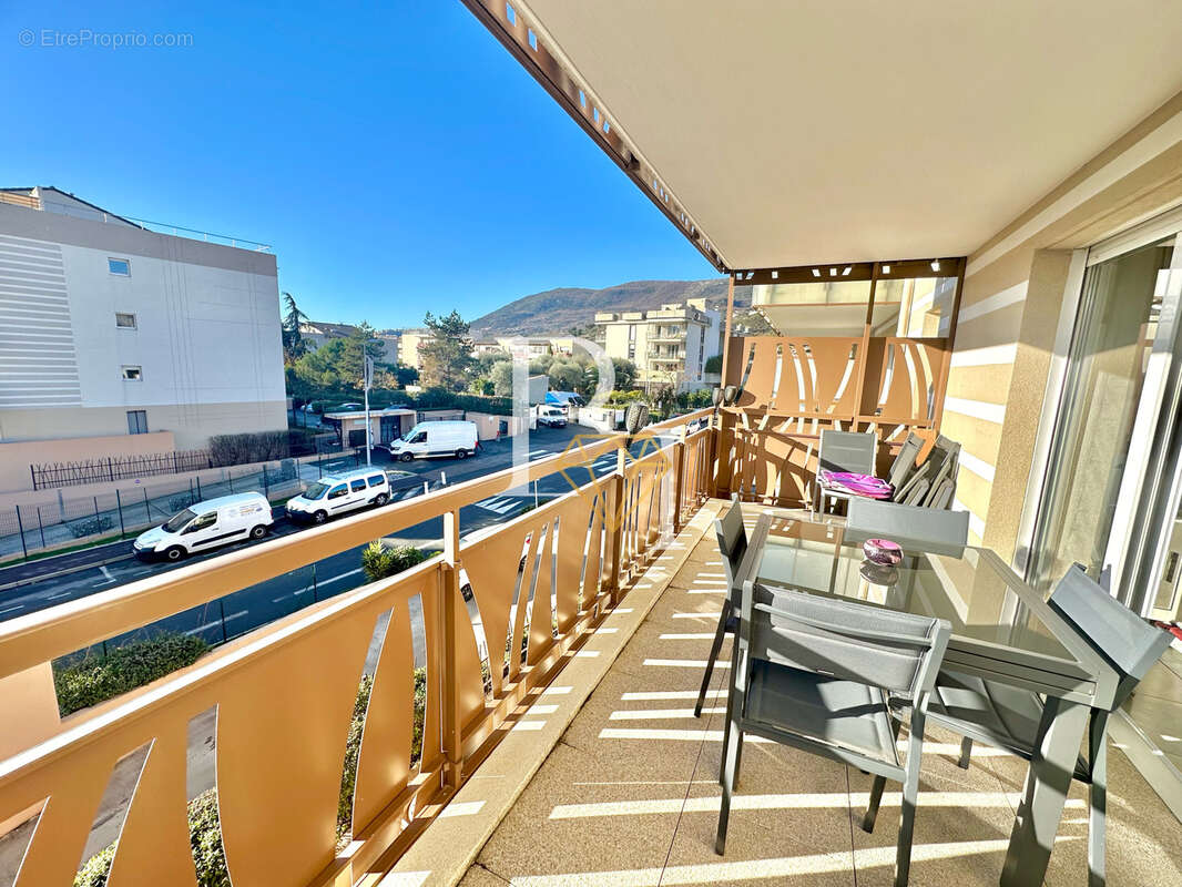 Appartement à CARROS