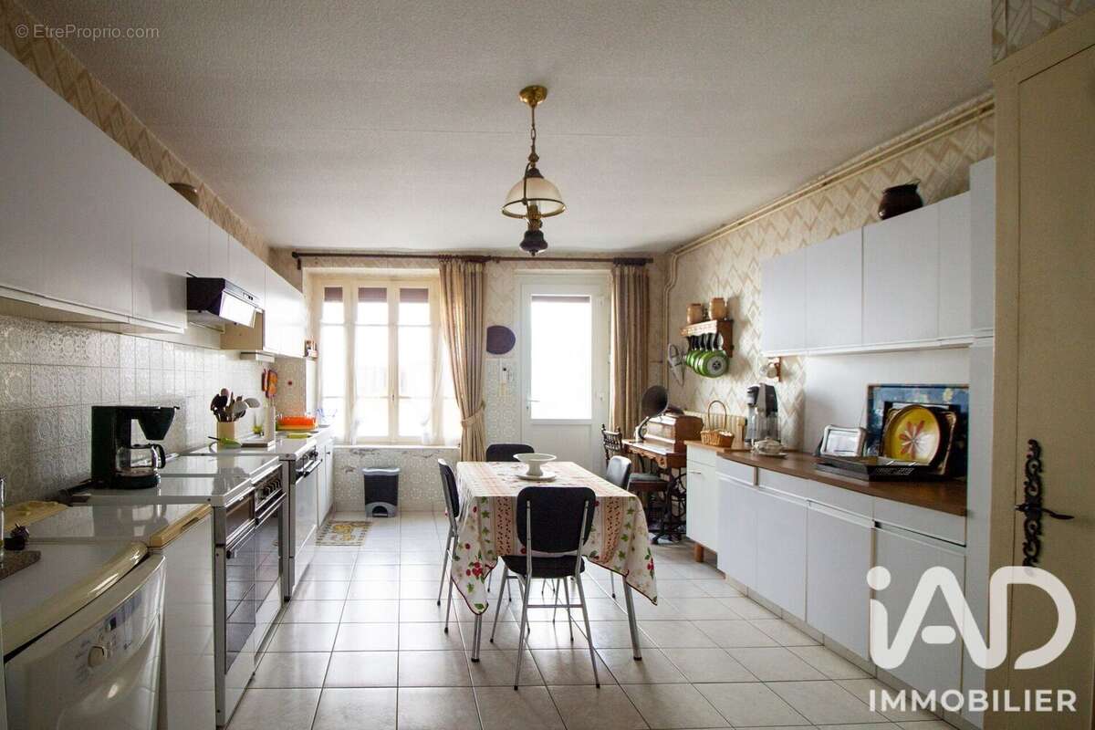 Maison 215 m² à Tours-Sur-Meymont  - photo 3