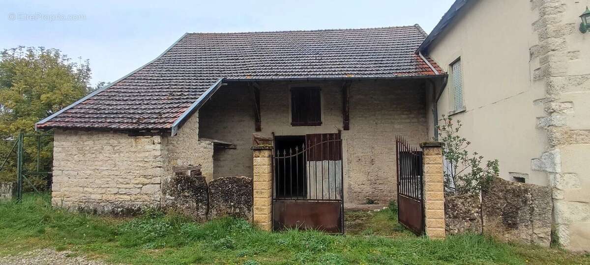 Maison à MONTALIEU-VERCIEU