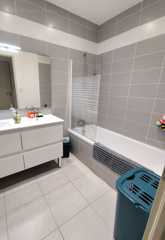 Appartement à JONQUIERES-SAINT-VINCENT