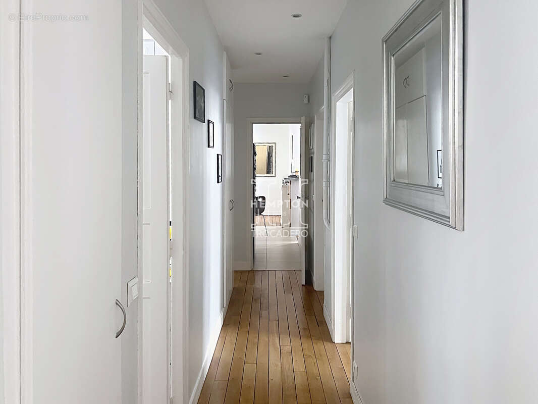 Appartement à PARIS-16E