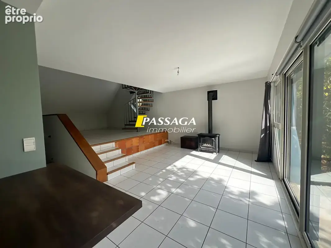 A VENDRE - Maison d'architecte avec terrain attenant - GAGES - photo 8