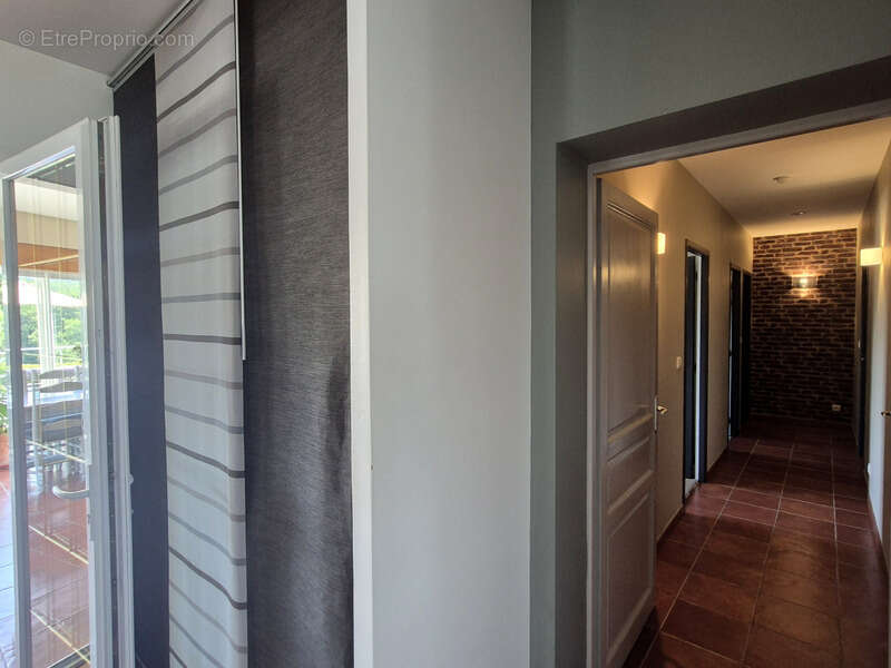 3,4 has, dépendance sécurisée de 320 m², maison plain-pied plus sous-sol, et vue dominante aux portes d'Agen - photo 14