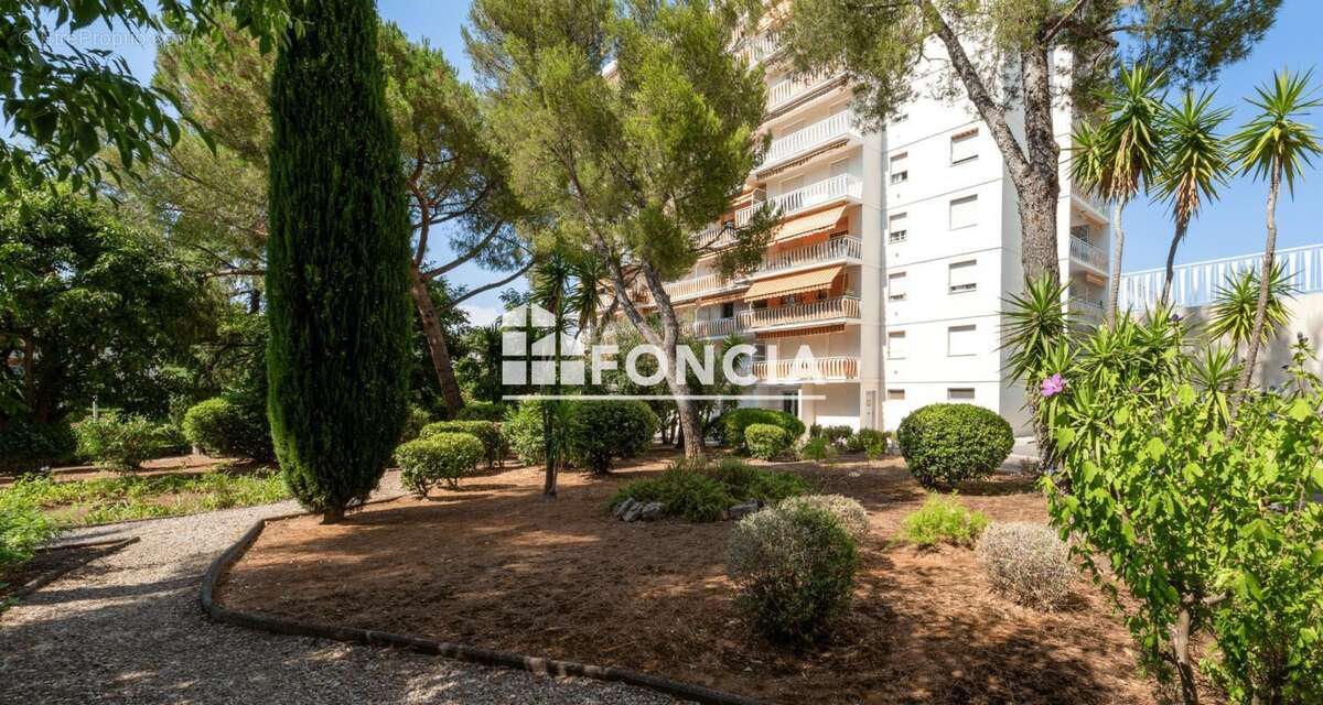 LE CANNET - Lumineux T3 traversant avec 2 terrasses - Vue dégagée - photo 12