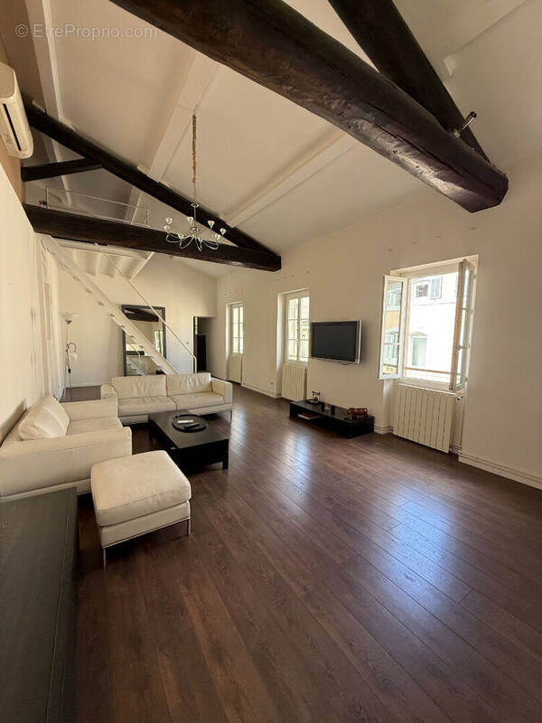 Appartement à MARSEILLE-1E