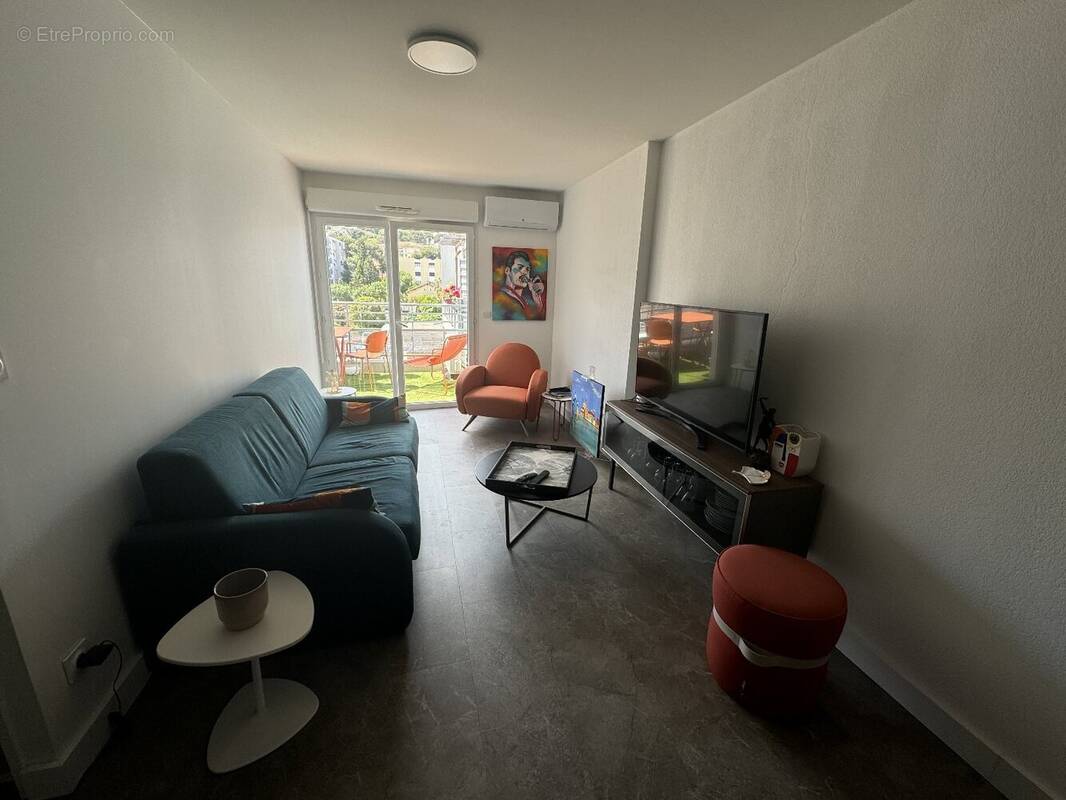 A vendre t2 dernier etage avec terrasse et parking - photo 4