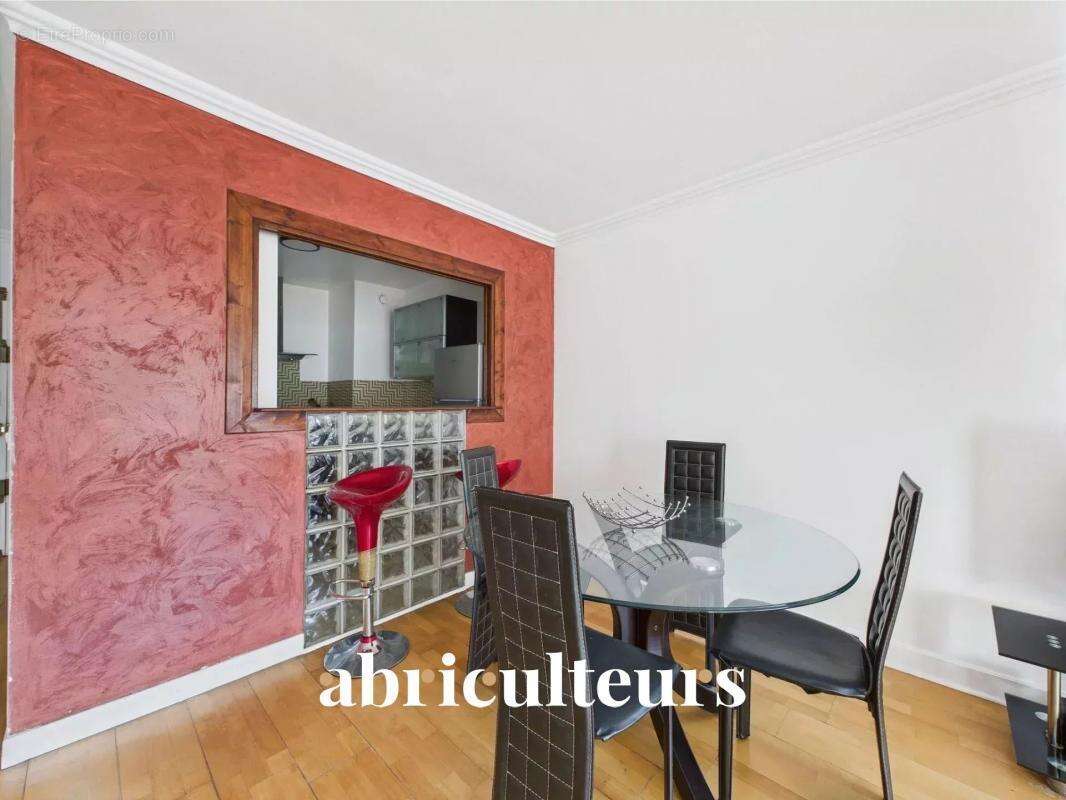 Appartement à COURBEVOIE