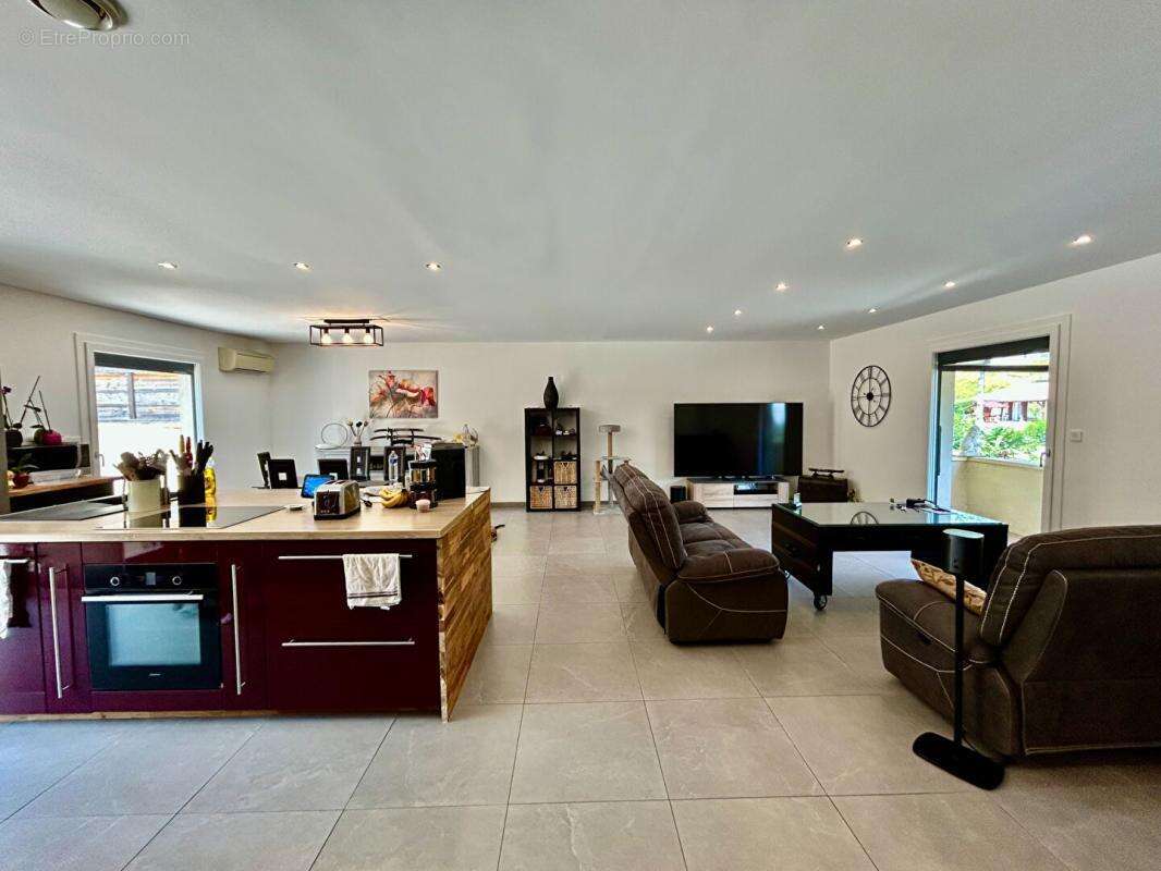 A vendre, superbe maison de 170m² sur les hauteurs de Chancelade 24650 - photo 3