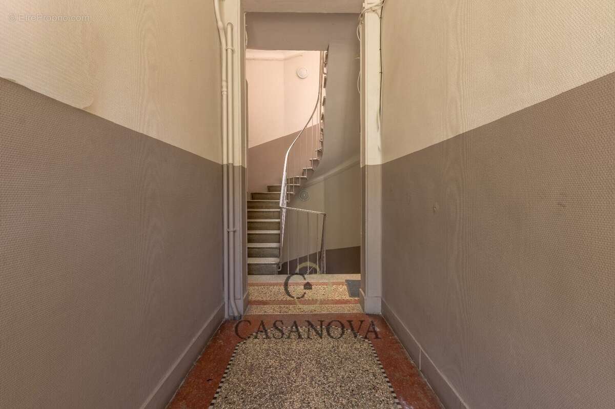 Appartement traversant avec terrasse dans un immeuble années 30 à Montpellier Centre - photo 11