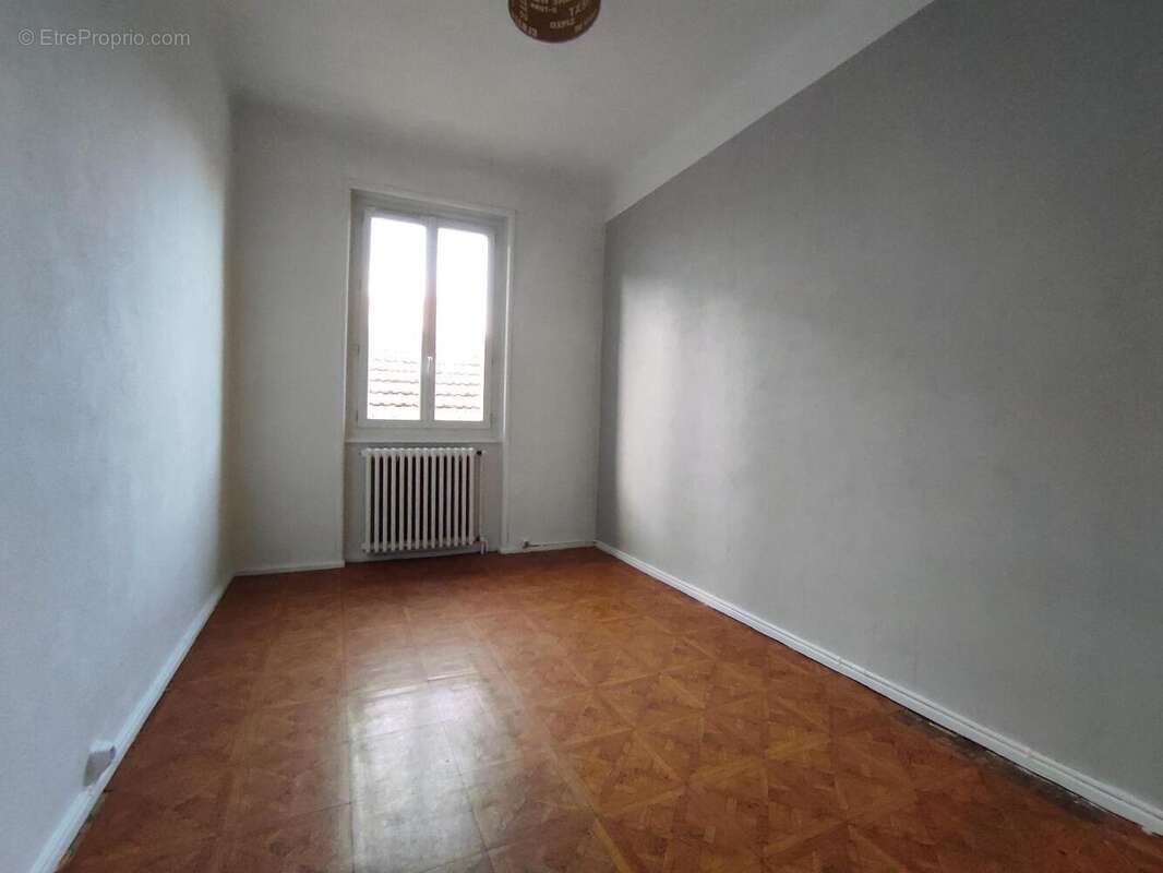   - Appartement à VILLEURBANNE