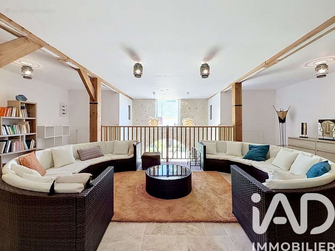 Maison 655 m² à Argenton-Sur-Creuse  - photo 8