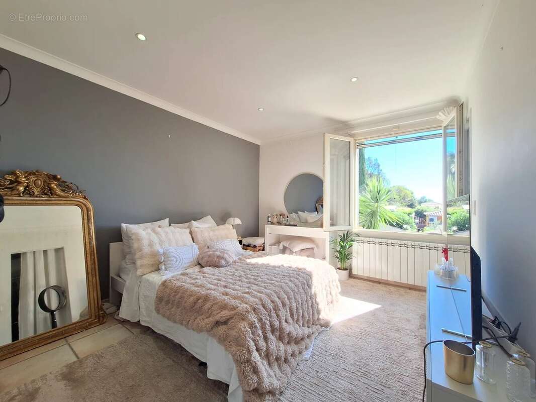 Maison à BELLEGARDE