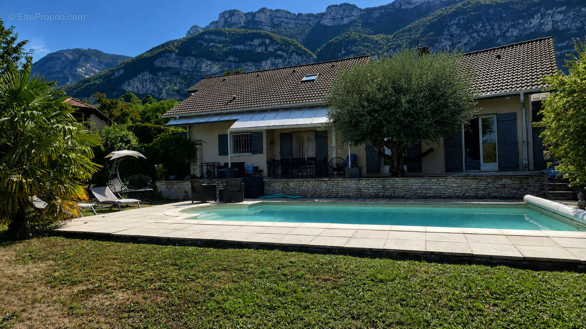 Villa 6 pièces   204 m2   5 chambres   piscine   drumettaz-clarafond - photo 2