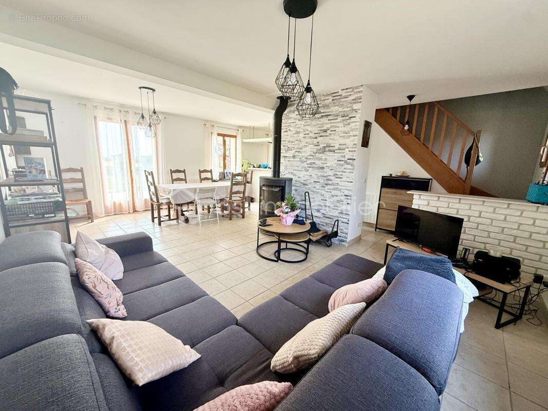 Maison 5 Chambres, Vivable de Plain-pied avec Garage - photo 3