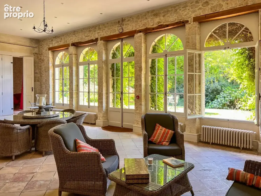Château entièrement restauré sur 5 hectares - photo 13