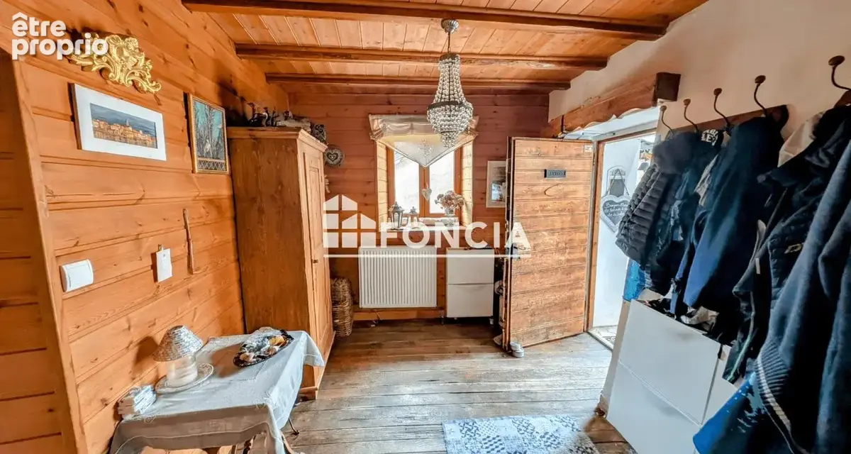 À La Côte-d’Aime, maison savoyarde de 188,73 m² habitables avec sept chambres, exposition plein sud et vue sur les glaciers. Deu - photo 10
