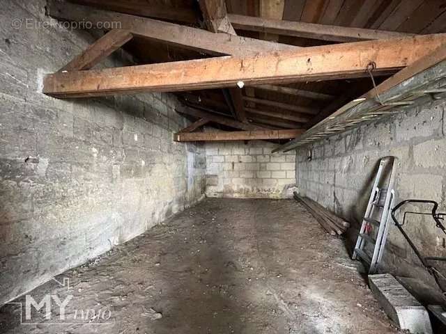 Parking à CASTILLON-LA-BATAILLE