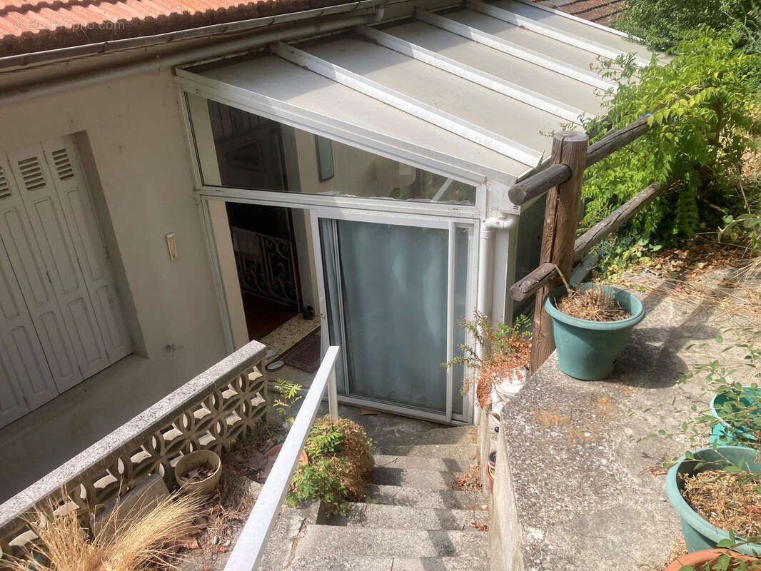 Axat, maison 3 chambres, grand séjour, terrasse, véranda, garage. - photo 3