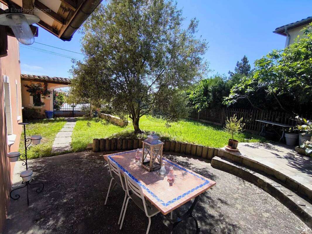 Maison à SAINT-ETIENNE-DES-OULLIERES