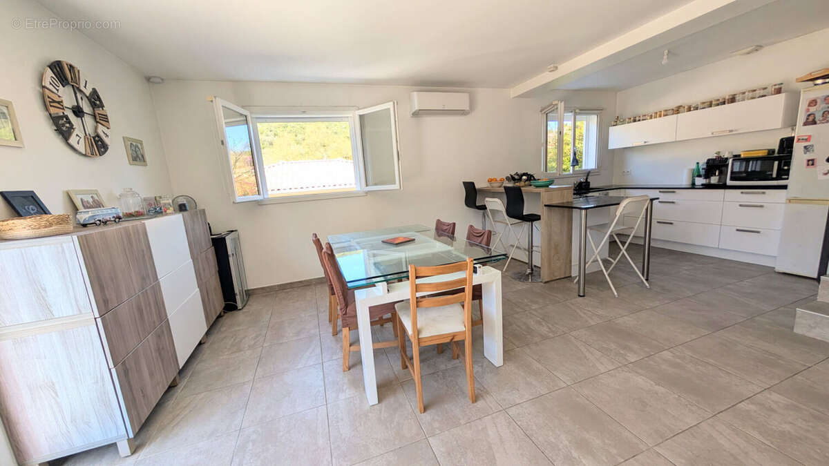 Maison à COMBAILLAUX