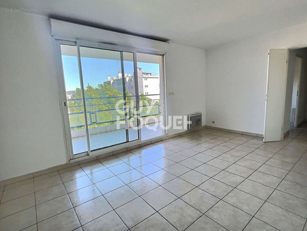 Appartement à MARSEILLE-1E