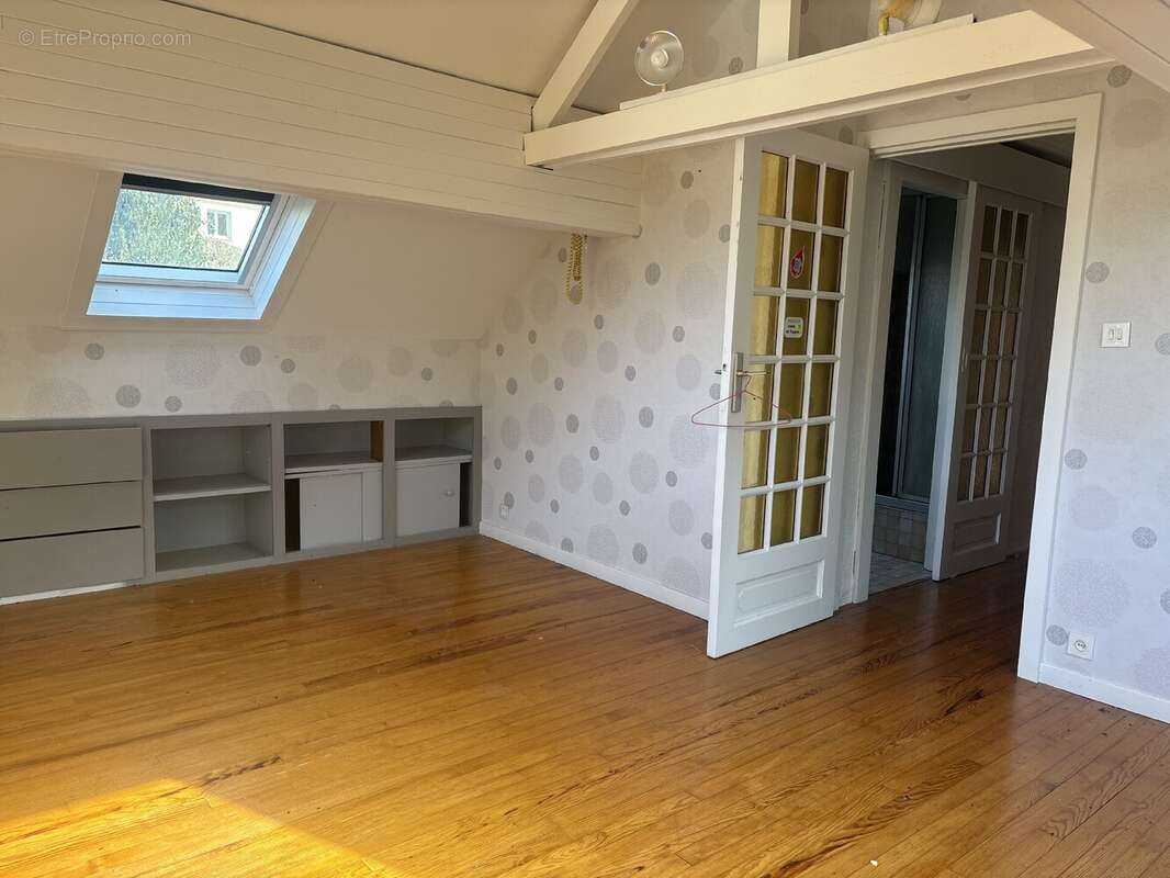 Maison à VELAINE-EN-HAYE