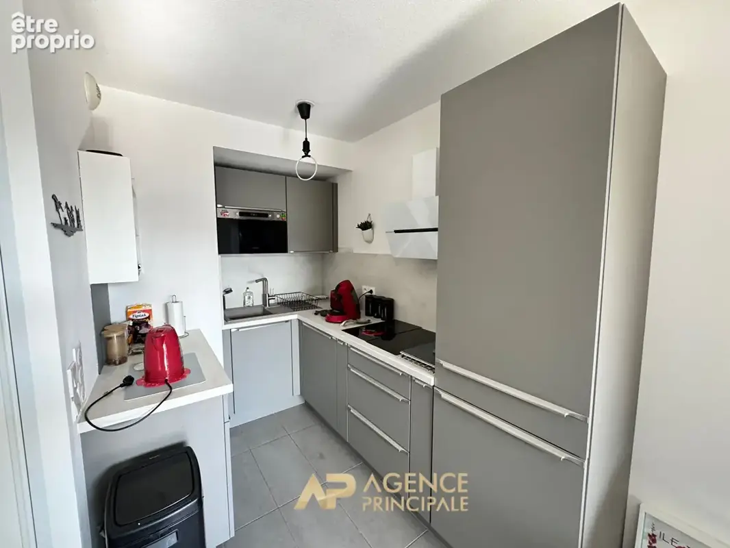 T1 BIS - VILLE EN BOIS - Ascenseur - Extérieur - Garage - photo 8