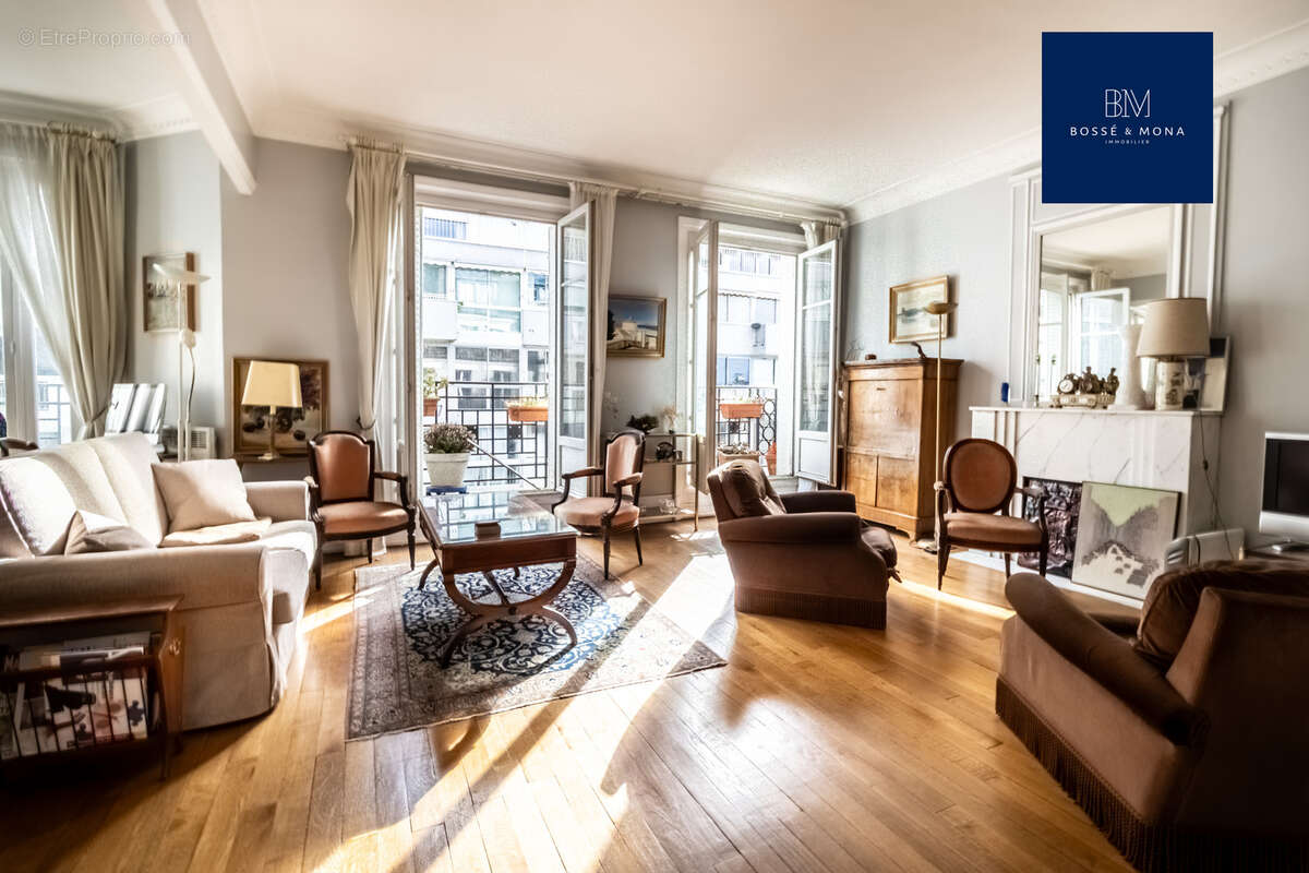 Appartement à PARIS-16E