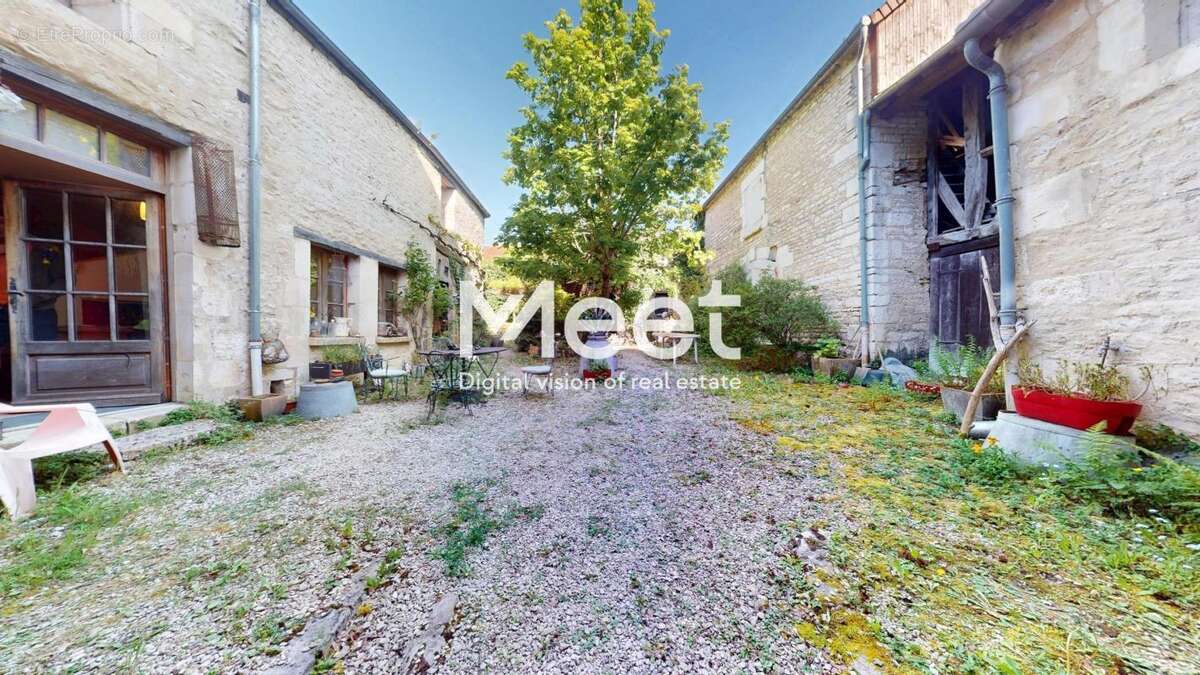 Maison à EPINEUIL