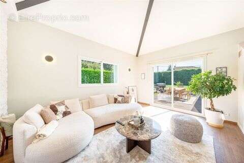 Maison à CHENS-SUR-LEMAN