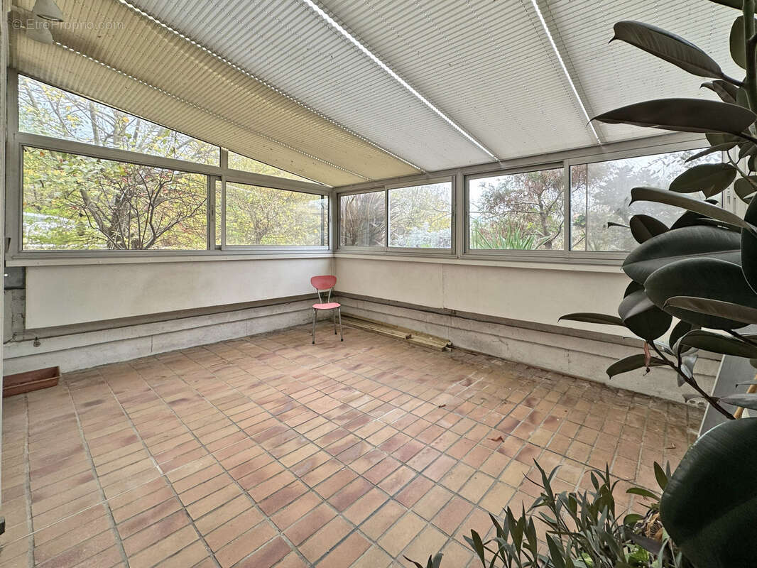 Duplex de 5 pièces de 137,03 m2 avec les deux vérandas, un double garage, un jardinet et un sous-sol total - photo 9