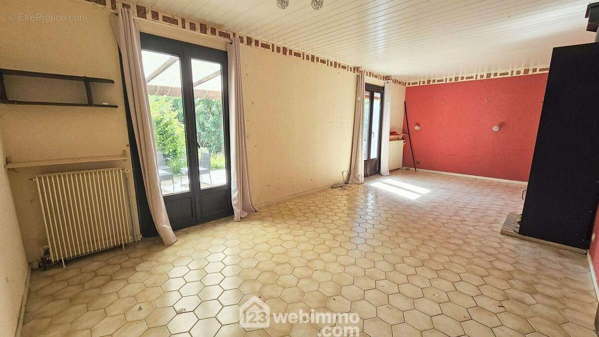 Un séjour lumineux de 27 m². - Maison à LA FERTE-ALAIS