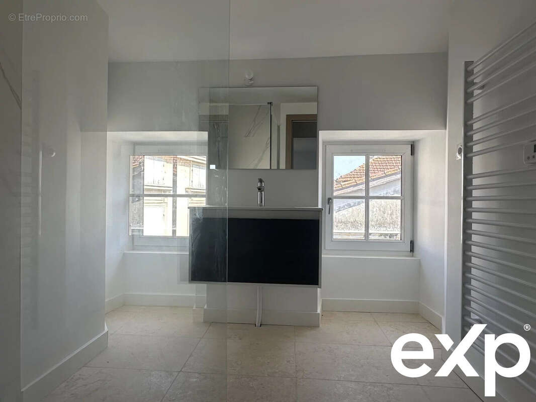 Appartement à SAINT-JEAN-D'ANGELY