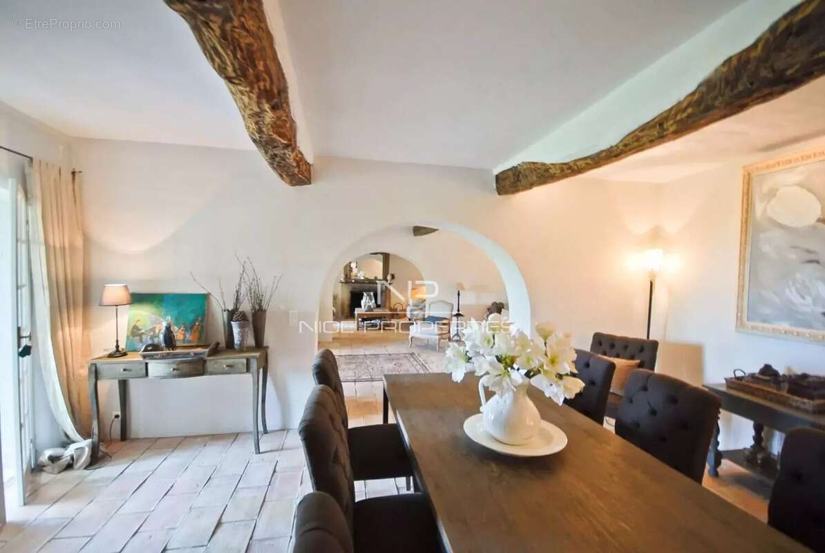 Maison à VALBONNE