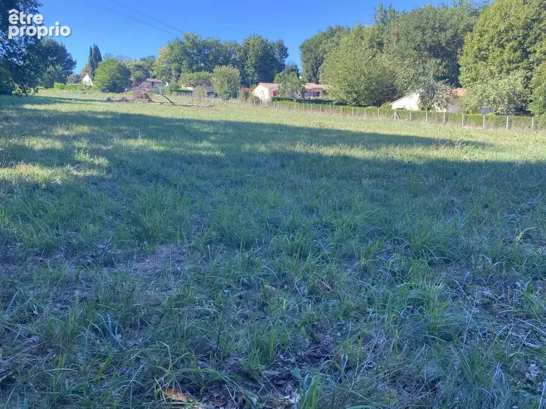 Photo Terrain à Chateau-L'eveque au prix de 40 000€