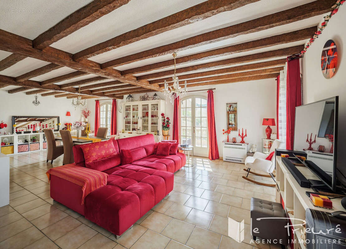 À 10 minutes d'Albi, maison familiale de plus de 200 m² avec vue dégagée sur la campagne - photo 5