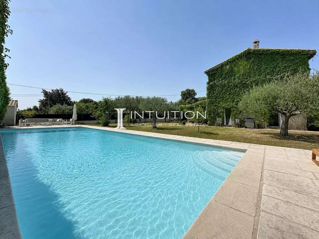 Mougins - Les Colles : Authentique villa de charme avec piscine - photo 2