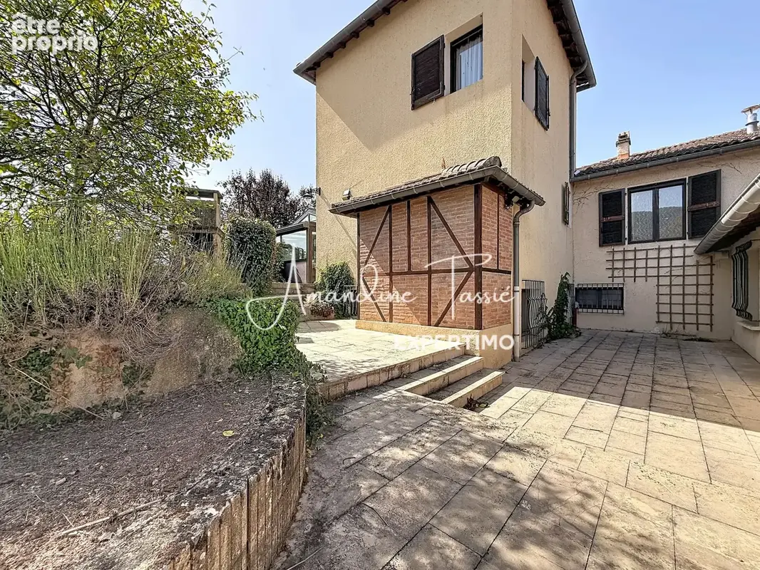 Une maison qui sort de l’ordinaire à Saint-Georges-de-Luzençon - photo 2