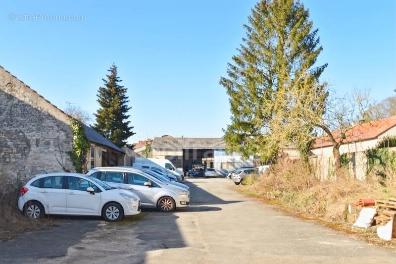 Commerce à ANGERVILLE