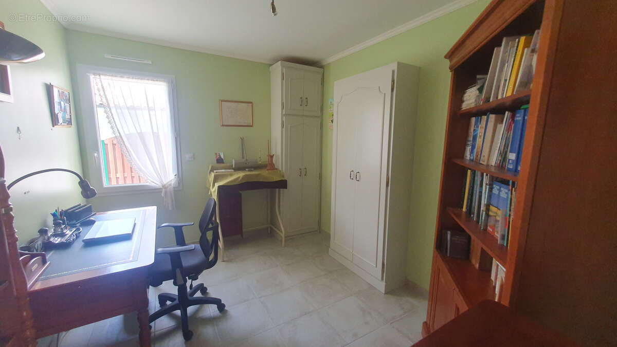 Au Centre Ville de Hagetmau Villa de 106 m2 Hab - photo 7